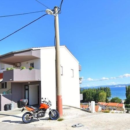 Apartment Rene أوميس المظهر الخارجي الصورة