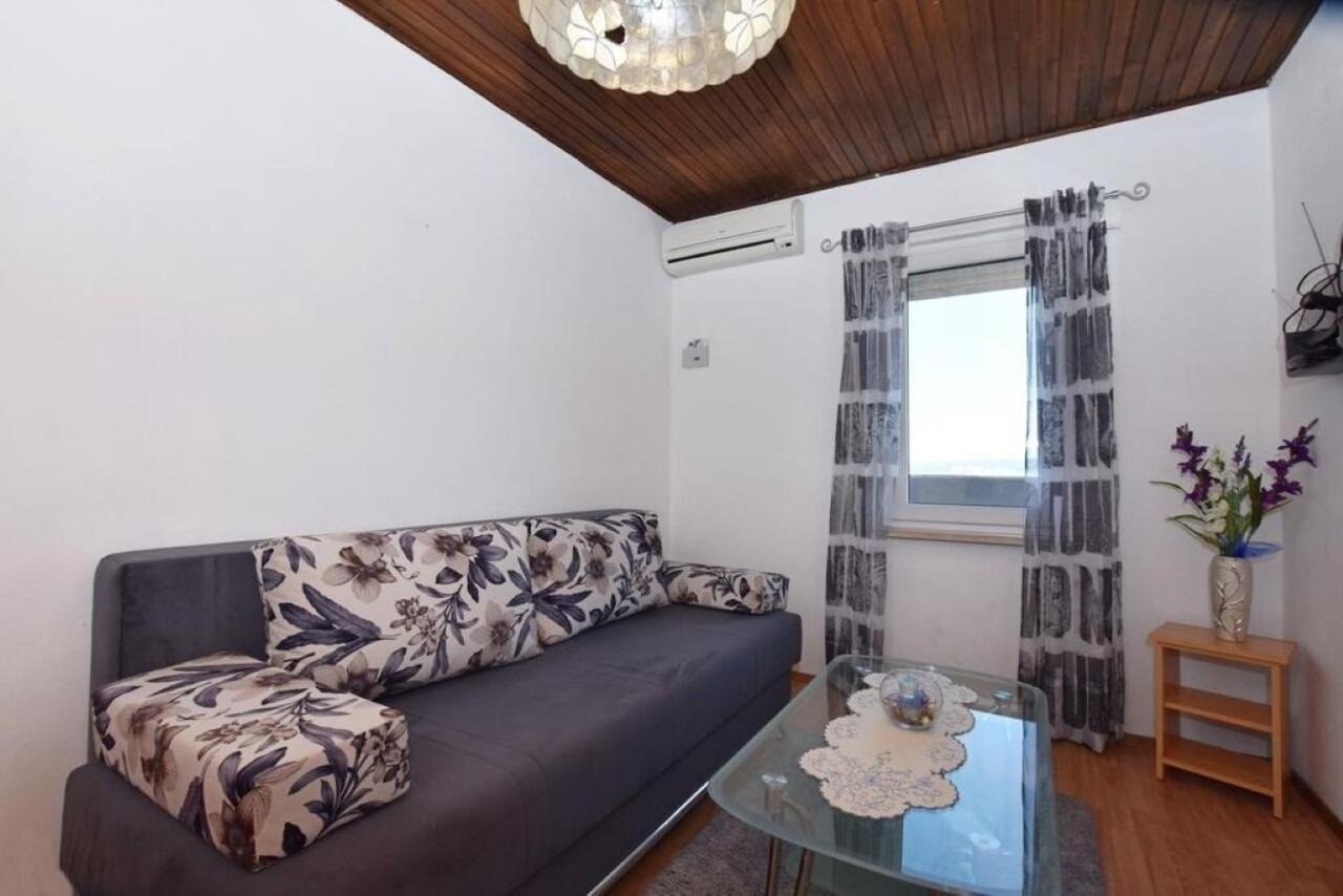Apartment Rene أوميس المظهر الخارجي الصورة