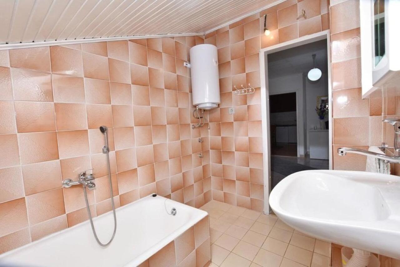 Apartment Rene أوميس المظهر الخارجي الصورة